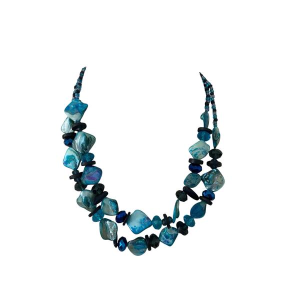 bright blue shell bead necklace - Picture 1 of 5